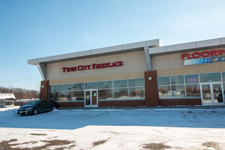 More Photos Of 7828 Hudson Rd, Woodbury Freestanding For Lease