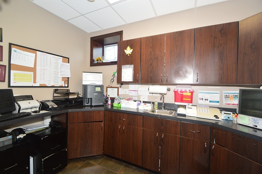 More Photos Of 272 W Park Ave, Long Beach Medical For Sale