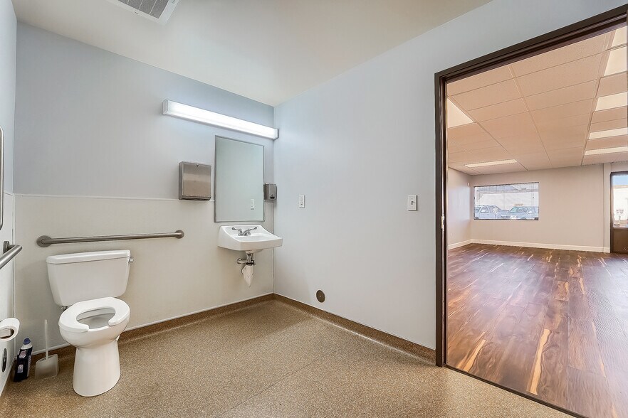 More Photos Of 5472 Arapahoe Ave, Boulder Auto Repair For Lease