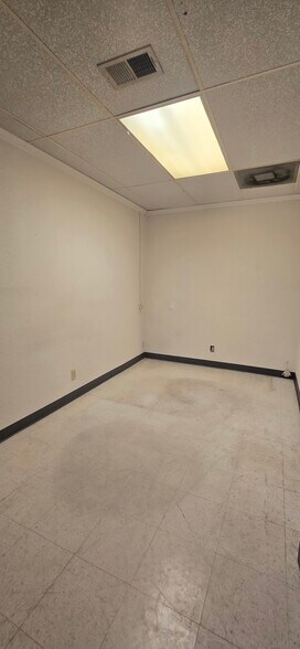 More Photos Of 2100 Highway 365, Nederland Medical For Sale