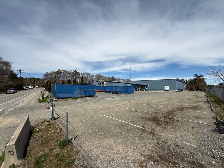 More Photos Of 111 Braley Rd, East Freetown Warehouse For Lease