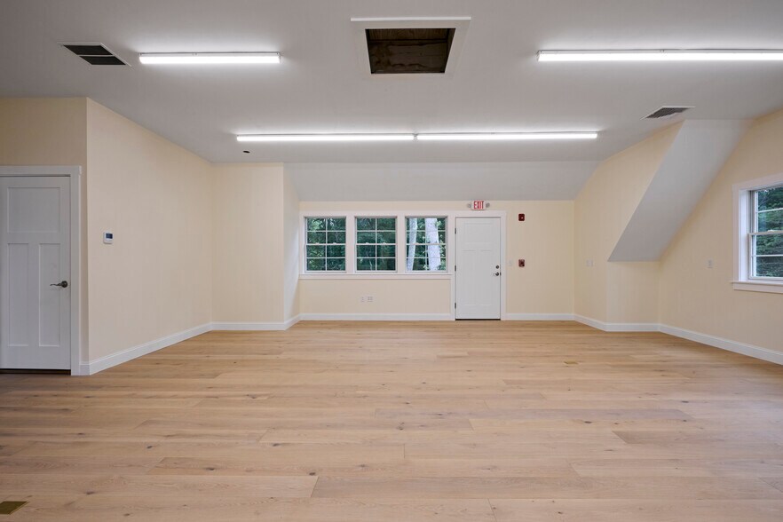 More Photos Of 4 Edgerton Dr, North Falmouth Flex For Sale