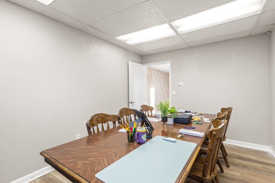 More Photos Of 404 Smithfield Ave, Pawtucket Office For Sale