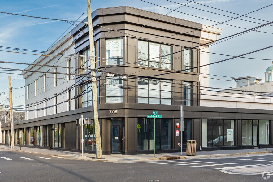 More Photos Of 705 Middle Neck Rd, Great Neck Coworking Space