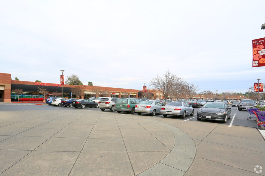 More Photos Of 1305-1350 Gateway Blvd, Fairfield Storefront For Lease