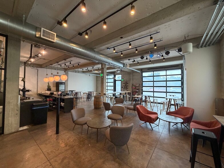 More Photos Of 700 E Broadway, Long Beach Restaurant For Lease