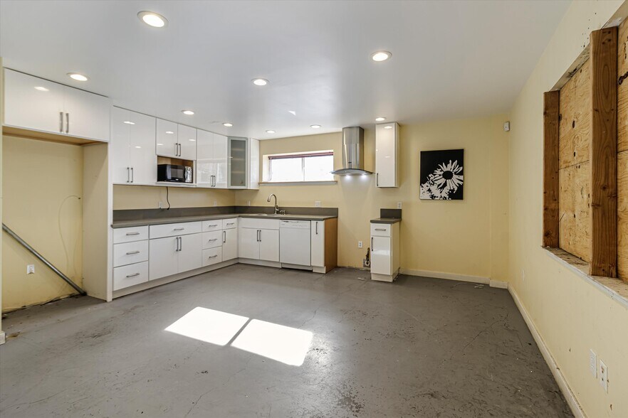 More Photos Of 1356 S 50th St, Richmond Warehouse For Sale