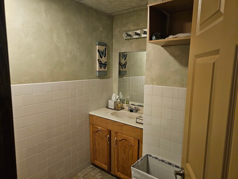 More Photos Of 220 S Ashland St, Cambridge Storefront Retail Office For Sale