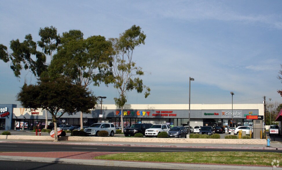 More Photos Of 14153 Whittier Blvd, Whittier Unknown For Lease