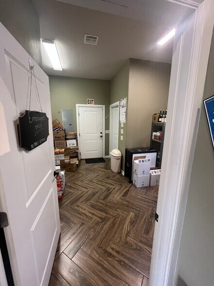 More Photos Of 213 Lake dr, Medicine Park Convenience Store For Sale