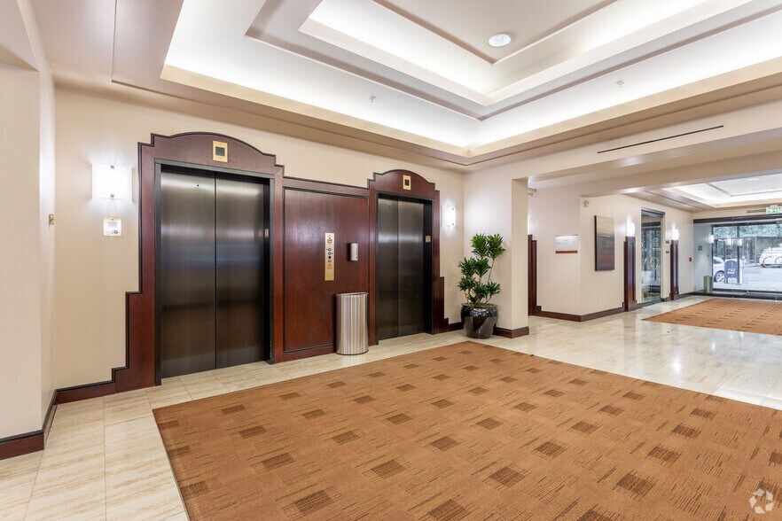 More Photos Of 4949 Meadows Rd, Lake Oswego Unknown For Lease