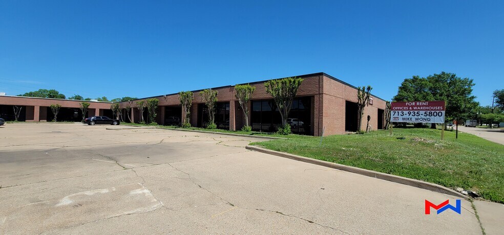 More Photos Of 11210 Steeplecrest, Houston Office For Sale