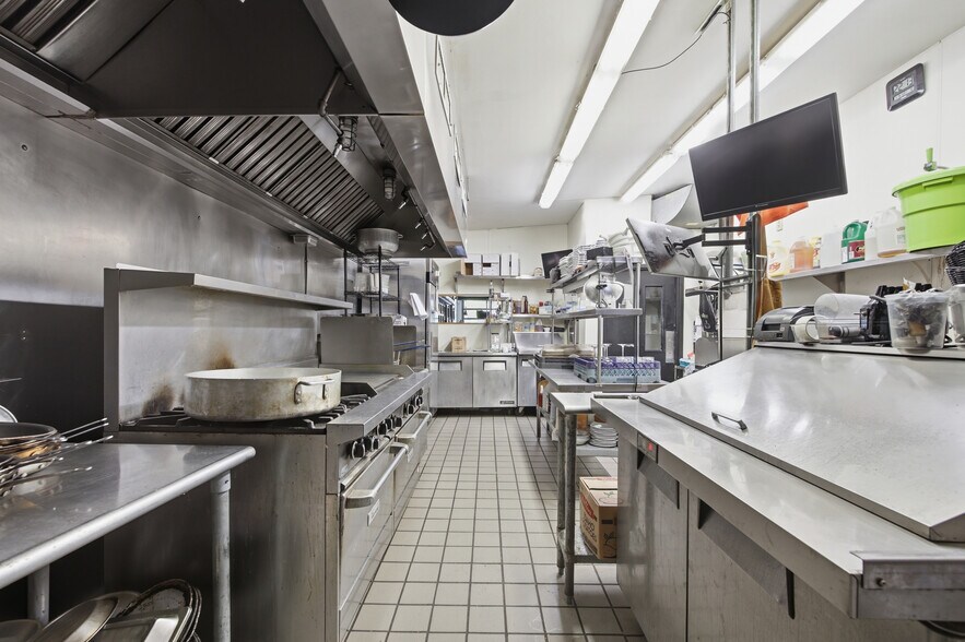 More Photos Of 453 Center St, Lewiston Restaurant For Lease