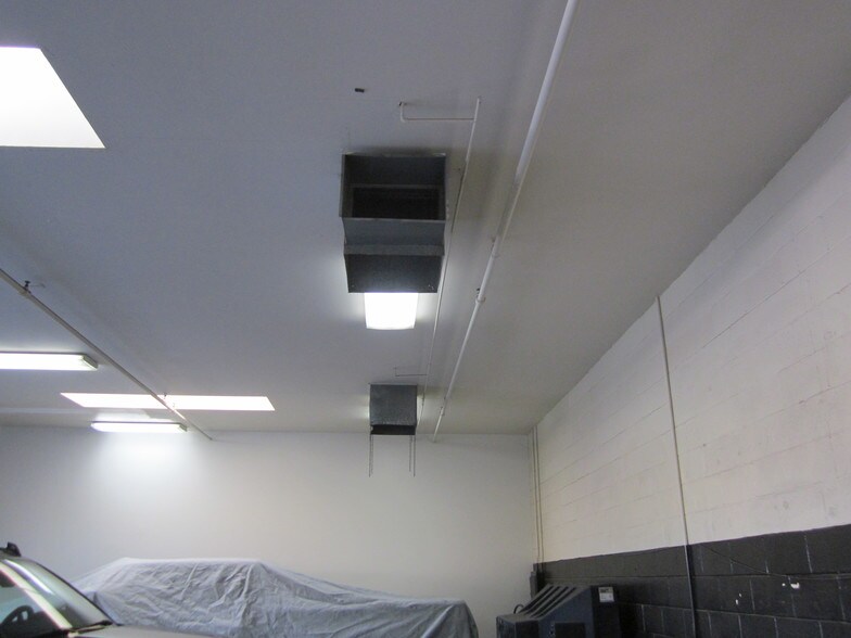 More Photos Of 68725 Ramon Rd, Cathedral City Auto Repair For Sale