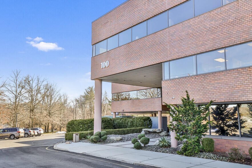 More Photos Of 100 Dutch Hill Rd, Orangeburg Office For Sale