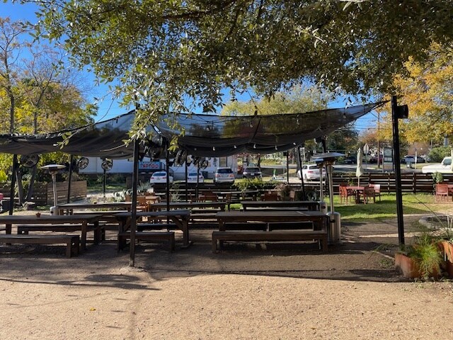 More Photos Of 1309 Rosewood Ave, Austin Restaurant For Lease