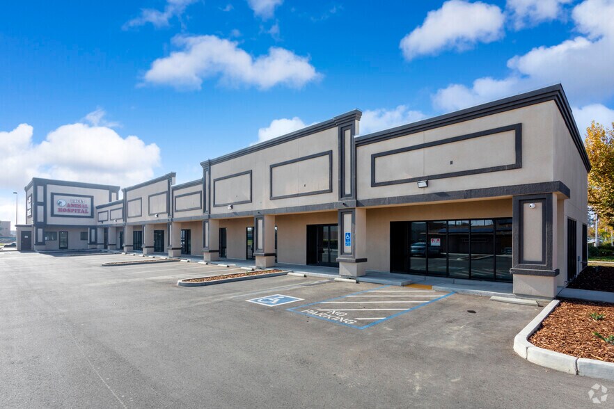 More Photos Of 1863 W Lacey Blvd, Hanford General Retail For Lease