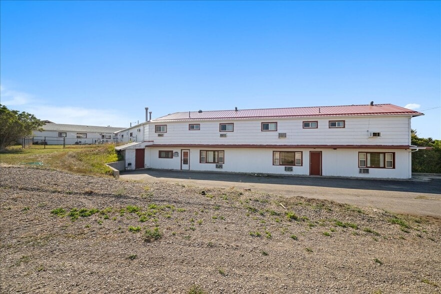 More Photos Of 1307 E Hwy 12, Harlowton Hotel For Sale
