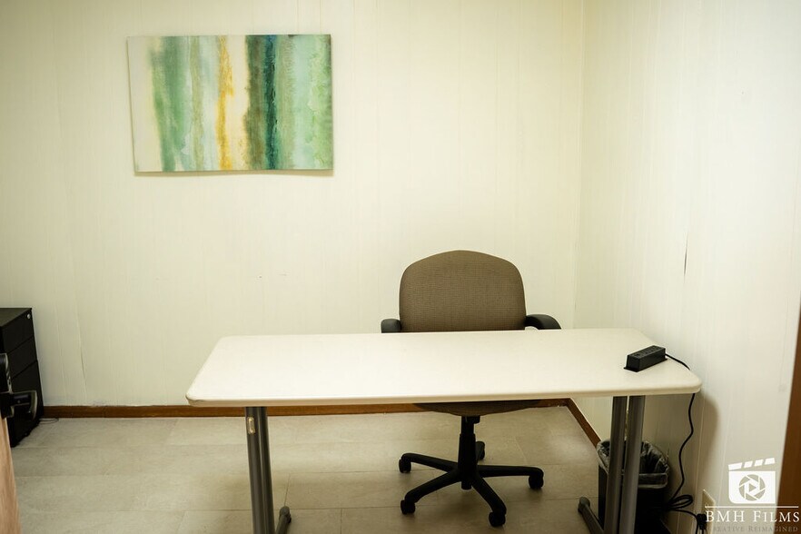 More Photos Of 707-709 N Palestine St, Athens Medical For Lease