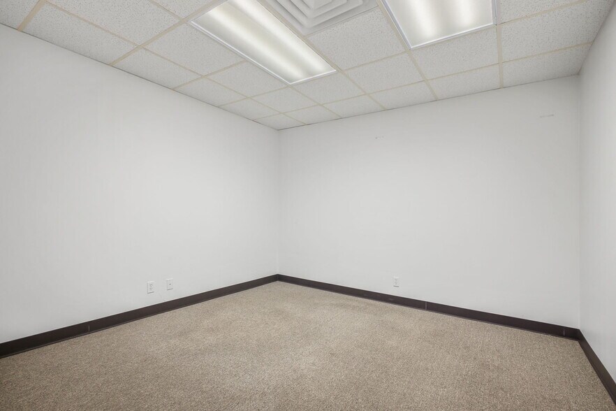 More Photos Of 8402 Speedway Dr, San Antonio Warehouse For Sale