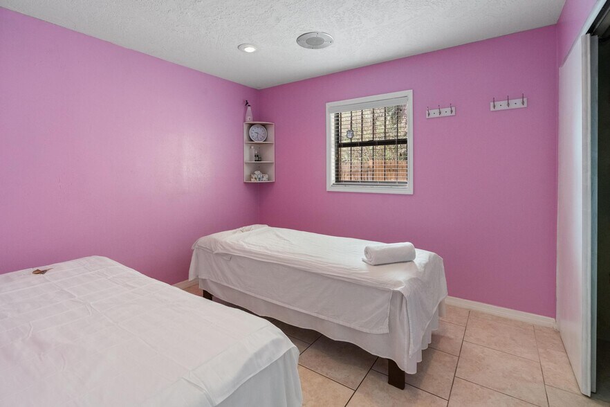 More Photos Of 4900 N 33rd Ave, Saint Petersburg Medical For Sale