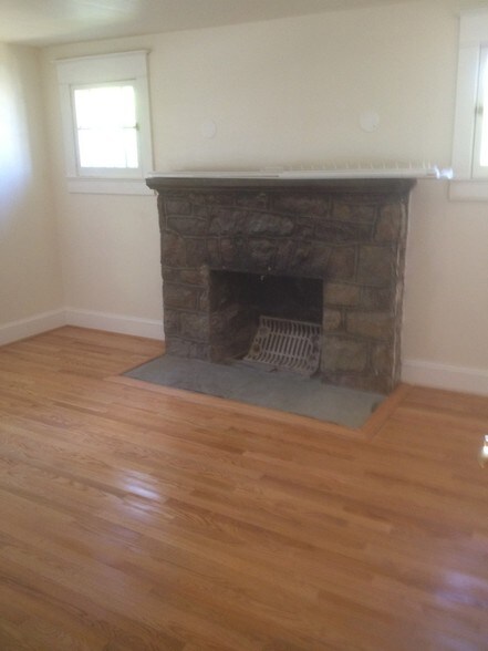 More Photos Of 107 W Marshall St, Middleburg Office For Lease