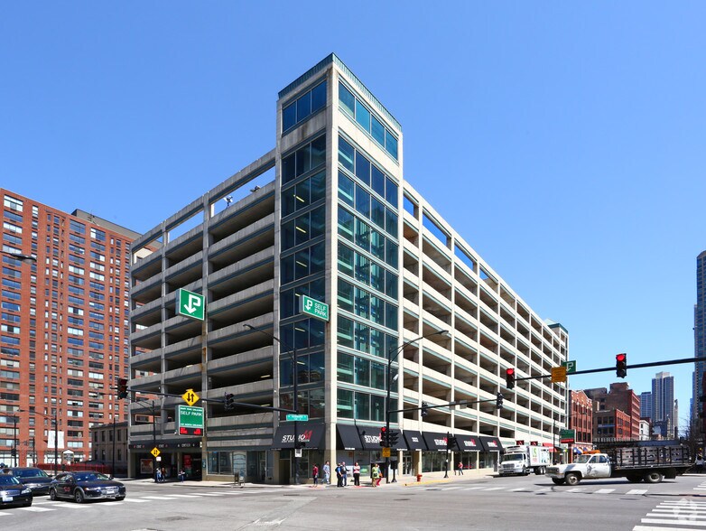 Primary Photo Of 437 N Orleans St, Chicago Parking Garage For Lease