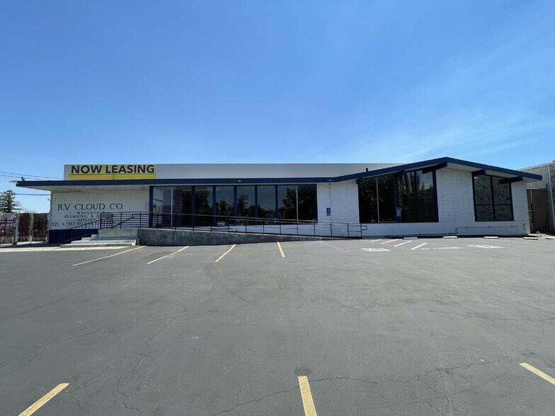 More Photos Of 3000 Winchester Blvd, Campbell Service For Lease