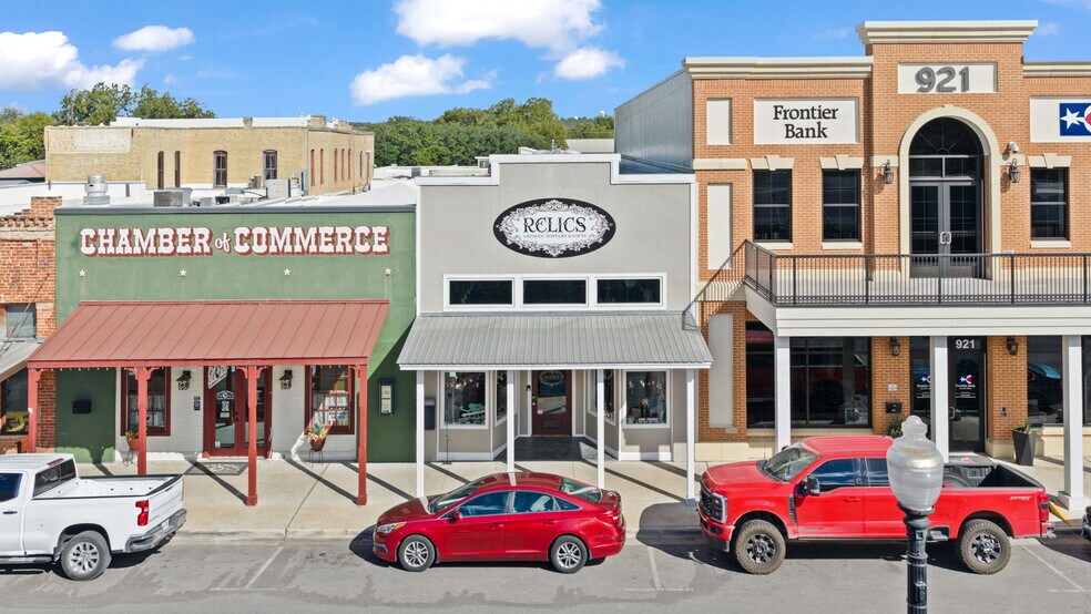 More Photos Of 925 Main St, Bastrop Office Residential For Sale