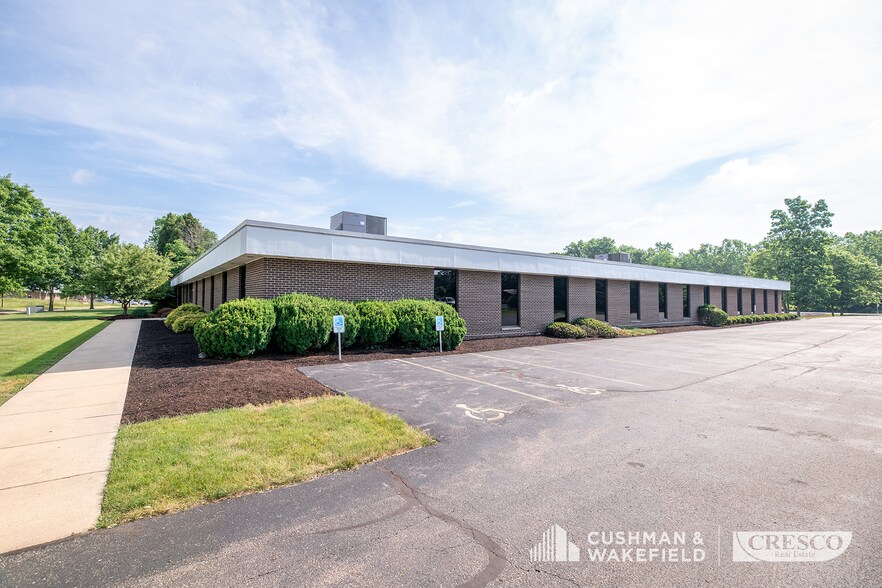 More Photos Of 11515 Alameda Dr, Strongsville Manufacturing For Lease