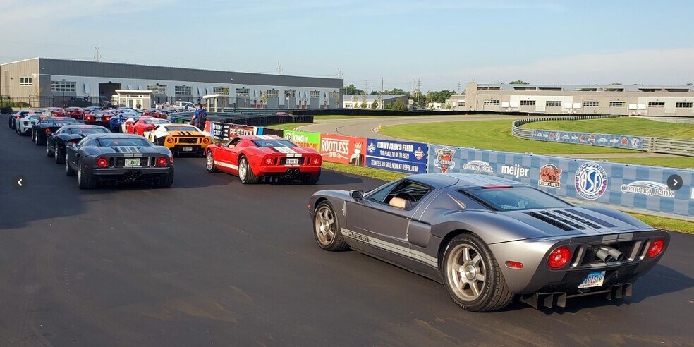 More Photos Of 264 Apex Dr, Pontiac Parking Garage For Sale