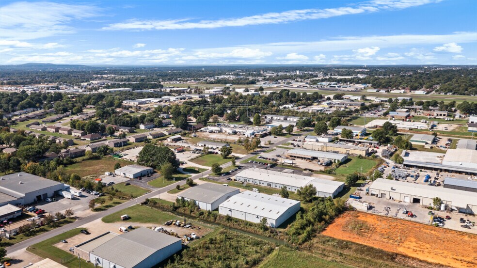 More Photos Of 2078 Ford Ave, Springdale Warehouse For Lease