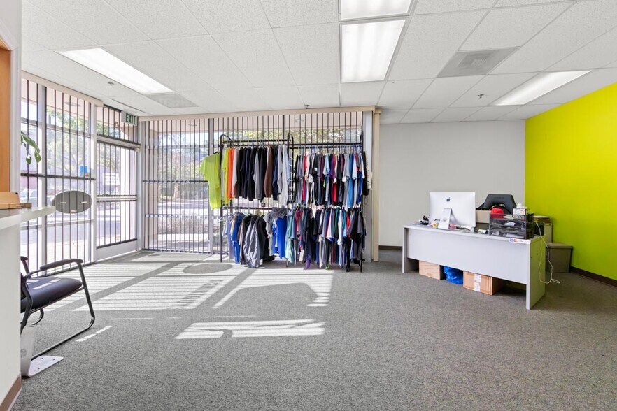 More Photos Of 661 Cochran St, Simi Valley Manufacturing For Sale