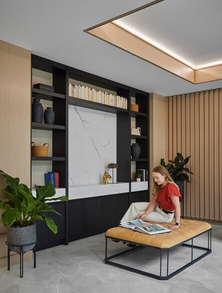 More Photos Of 2425 E Camelback Rd, Phoenix Office For Sale