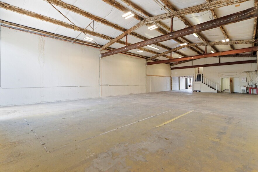 More Photos Of 6201-6205 W 34th St, Houston Warehouse For Lease