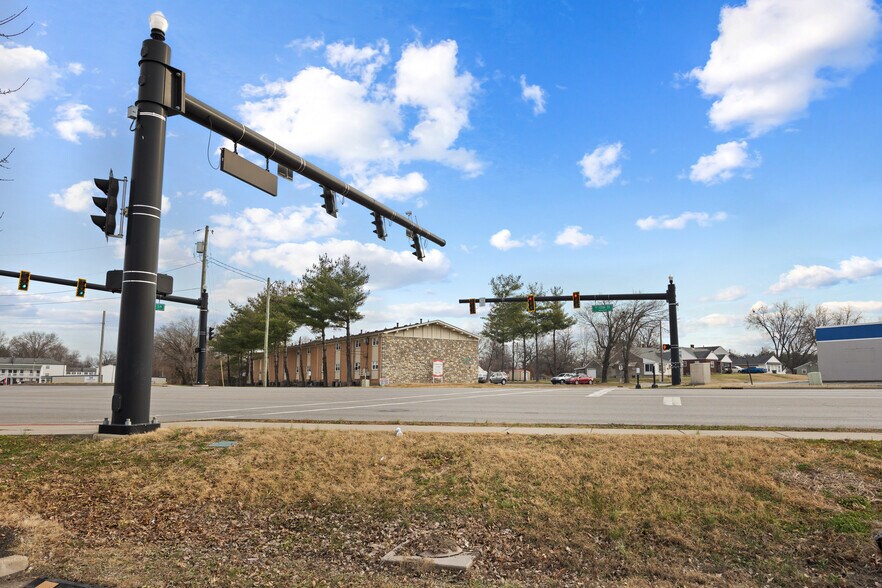 More Photos Of 1495 E 10th St, Jeffersonville Drugstore For Sale