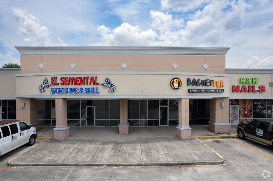 More Photos Of 11078 Veterans Memorial Dr, Houston General Retail For Lease