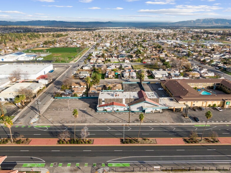 More Photos Of 276 Union Ave, Bakersfield Light Distribution For Sale