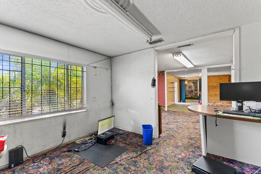More Photos Of 5034 N Nebraska Ave, Tampa Freestanding For Sale
