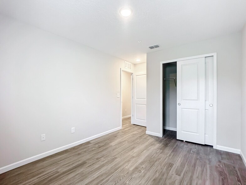 More Photos Of 6421 Breezy Oaks Way, Jacksonville Apartments For Sale