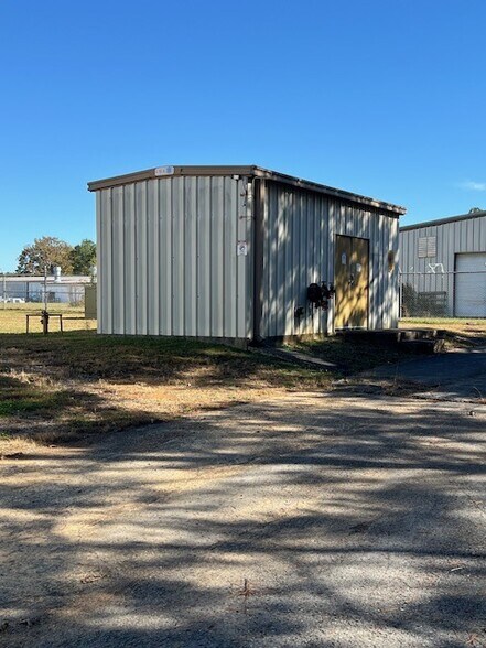 More Photos Of 208 Industrial Blvd, Tullahoma Warehouse For Sale