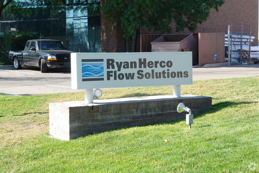 More Photos Of 5511 Midway Park Pl NE, Albuquerque Warehouse For Lease