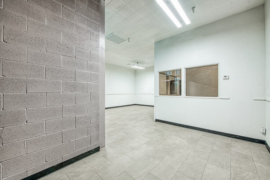 More Photos Of 135 Van Ness Ave, Fresno Warehouse For Lease