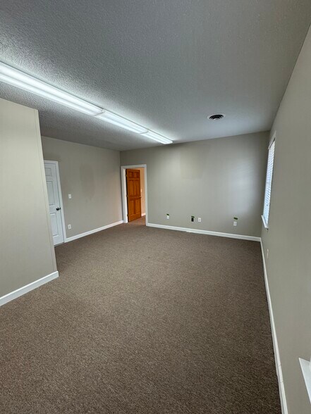 More Photos Of 955 S Main St, Middletown Medical For Lease