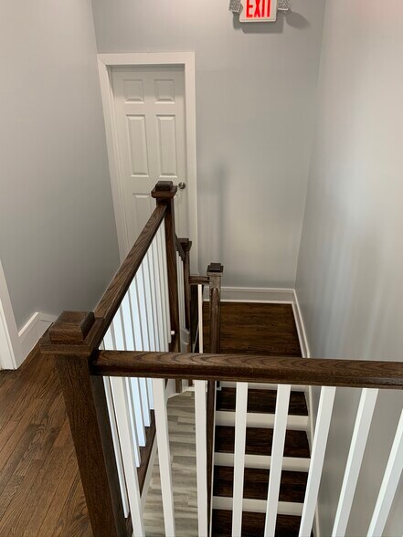 More Photos Of 200 Main St, Laurel Medical For Lease