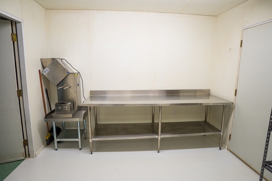 More Photos Of 13637 US Highway 287 N, Grapeland Food Processing For Sale