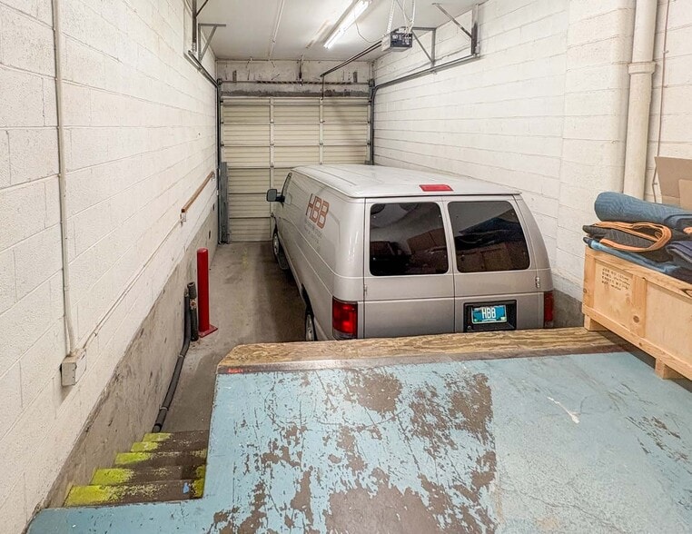 More Photos Of 10 SE 10th Ave, Portland Warehouse For Lease