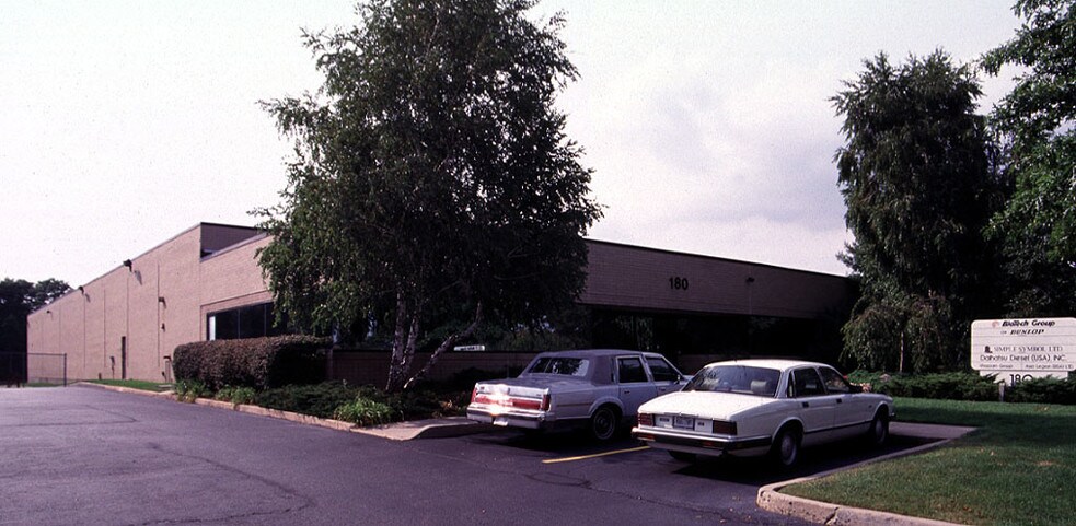 More Photos Of 180 Adams Ave, Hauppauge Flex For Lease