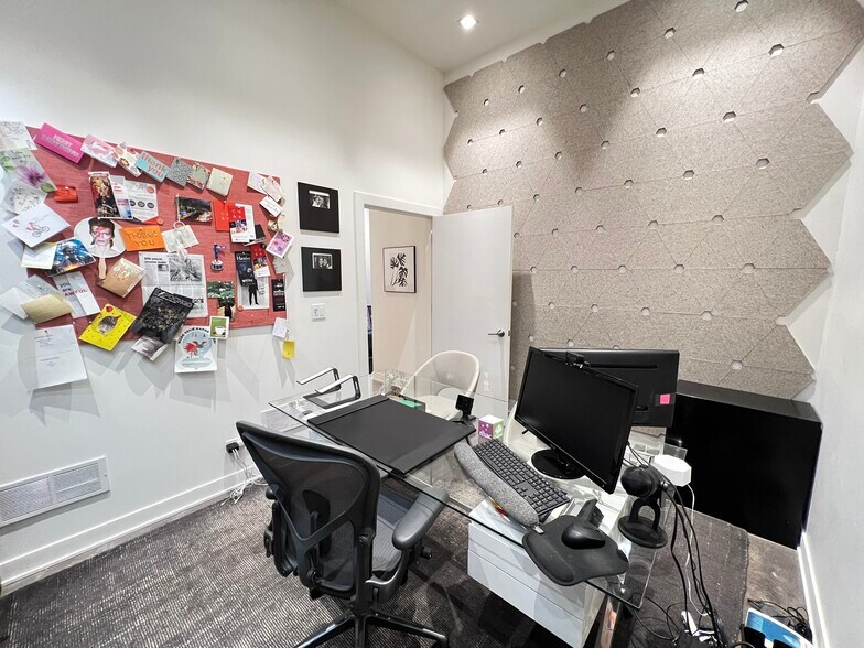 More Photos Of 1419 W Belmont Ave, Chicago Storefront Retail Residential For Lease