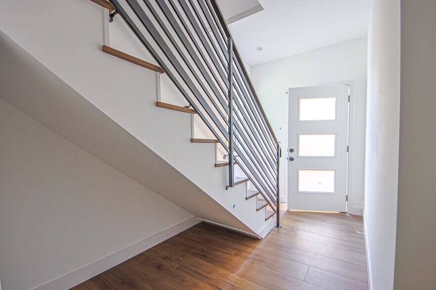 More Photos Of 6421 Troost Ave, North Hollywood Apartments For Sale